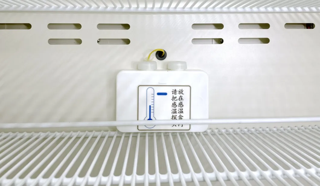 Refrigerador vaccíneo de la farmacia médica vertical del soporte de la capacidad grande 1006L de lado a lado 2-8 grados