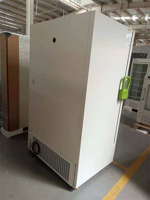 congelador ultra frío grande del laboratorio de capacidad 728L verticalmente para el enfriamiento directo del almacenamiento vaccíneo