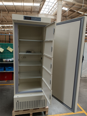 Menos 25 grados de congelador médico vertical de acero de 328L con los echadores de la PU y los estantes de acero para el almacenamiento vaccíneo