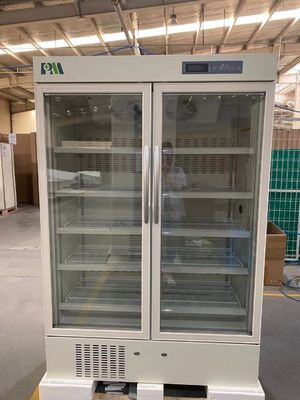 Farmacia de la puerta y refrigerador de cristal dobles de alta calidad del laboratorio con la capacidad más grande ligera interior 656L del LED